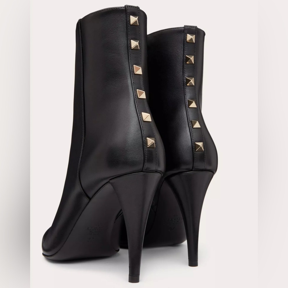 VALENTINO ROCKSTUD CALFSKIN ANKLE BOOT 90 MM